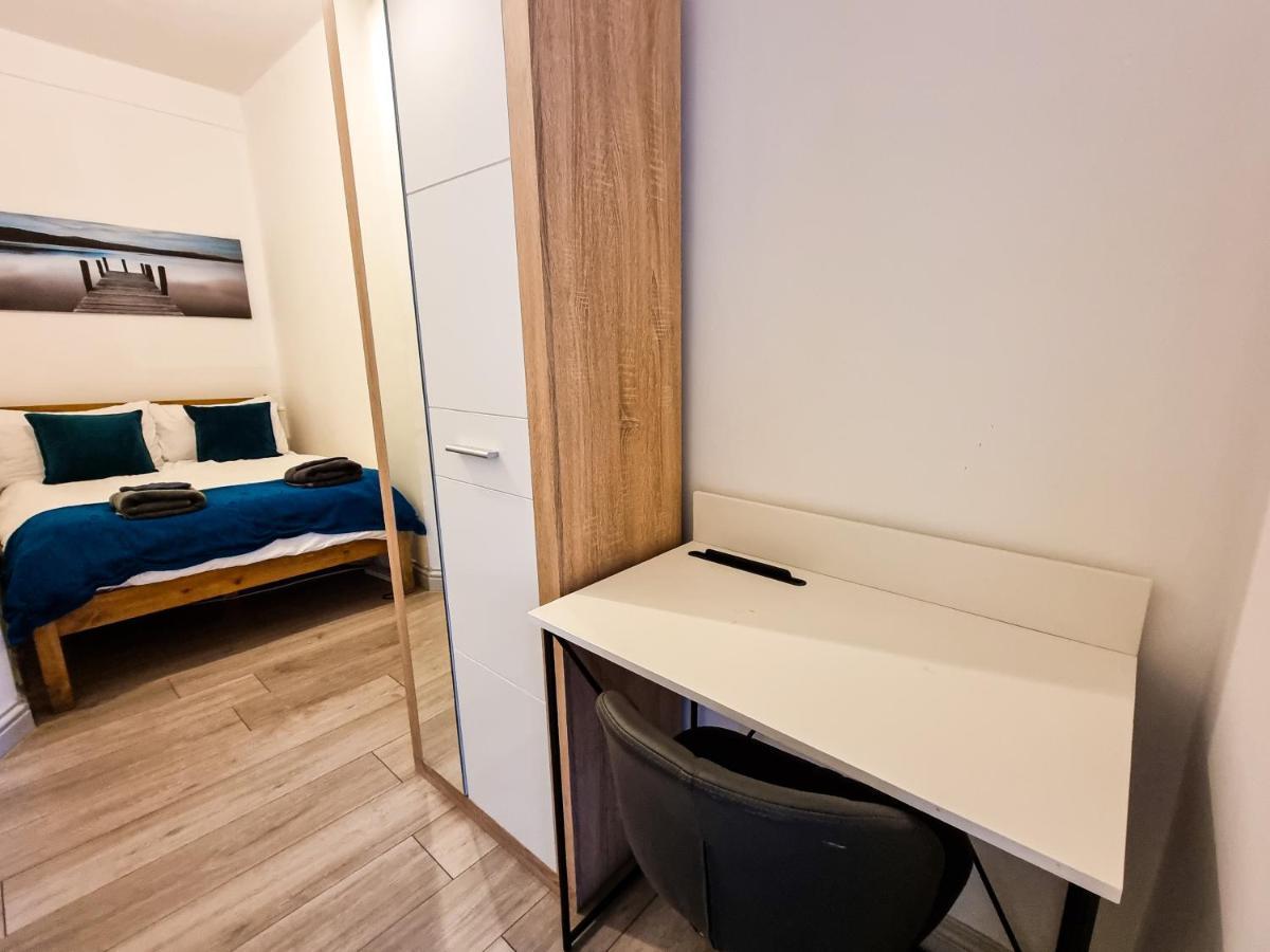 Newly Refurbished Flat In Central Cheltenham With Parking Bagian luar foto