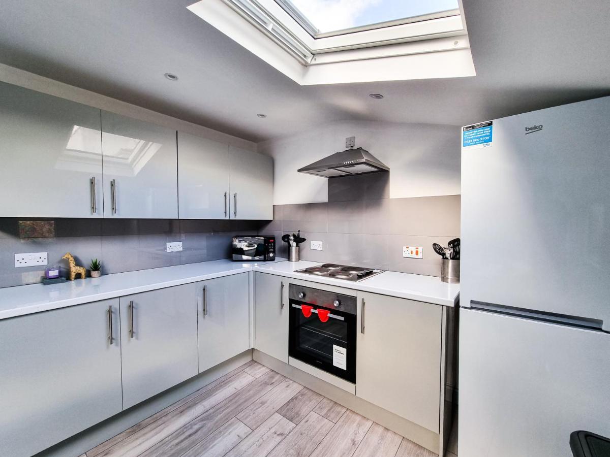 Newly Refurbished Flat In Central Cheltenham With Parking Bagian luar foto
