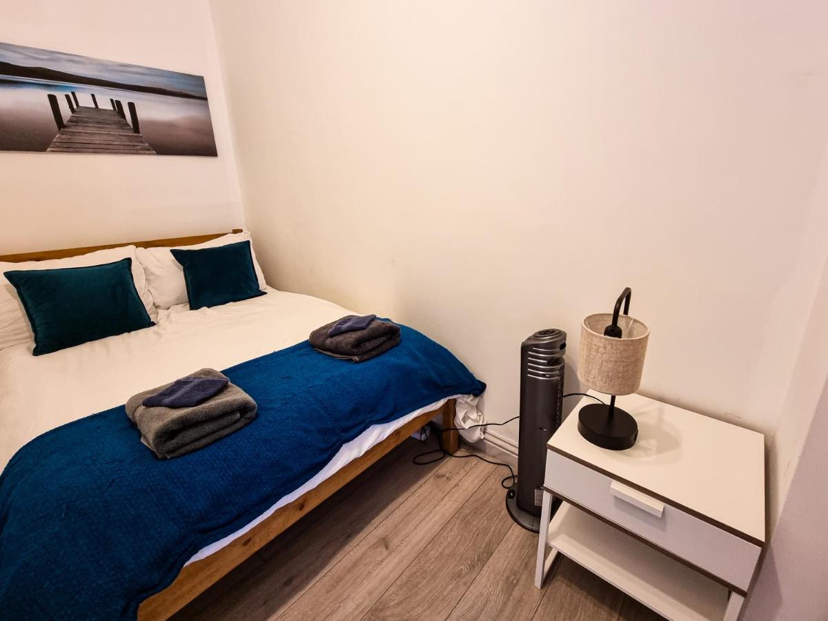 Newly Refurbished Flat In Central Cheltenham With Parking Bagian luar foto