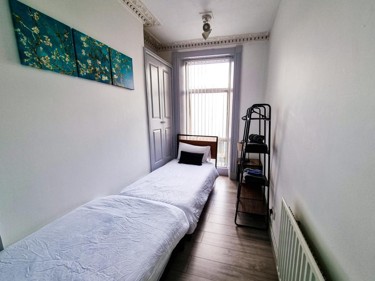 Newly Refurbished Flat In Central Cheltenham With Parking Bagian luar foto